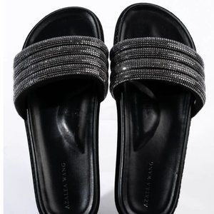 AZALEA WANG UNWIND WITH ME FLAT SANDAL IN BLACK